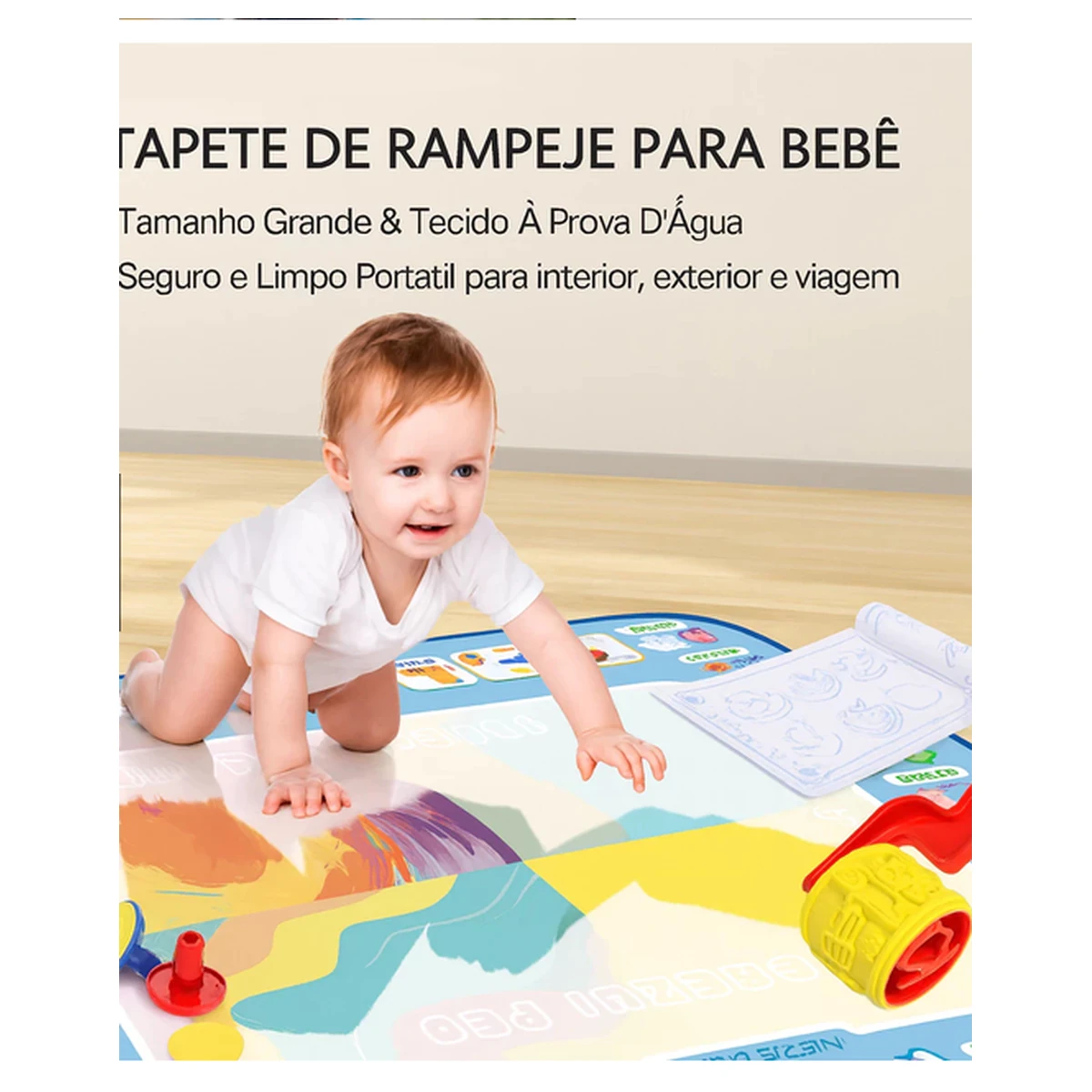 Criança brincando sobre tapete grande de pintura mágica com água